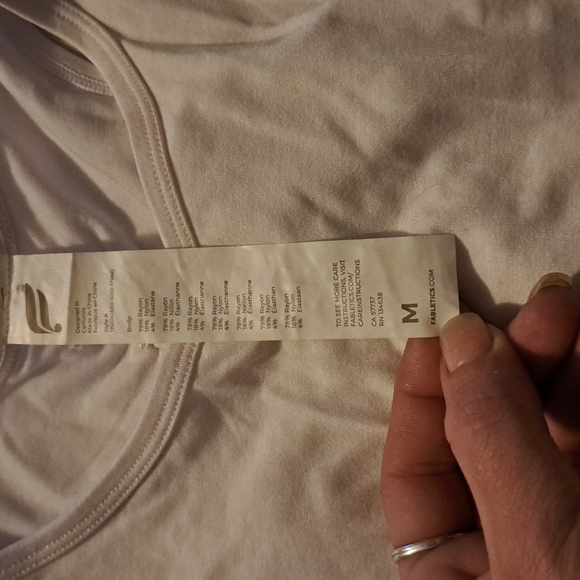 Fabletics top. White NWOT. Size medium. - Picture 3 of 4